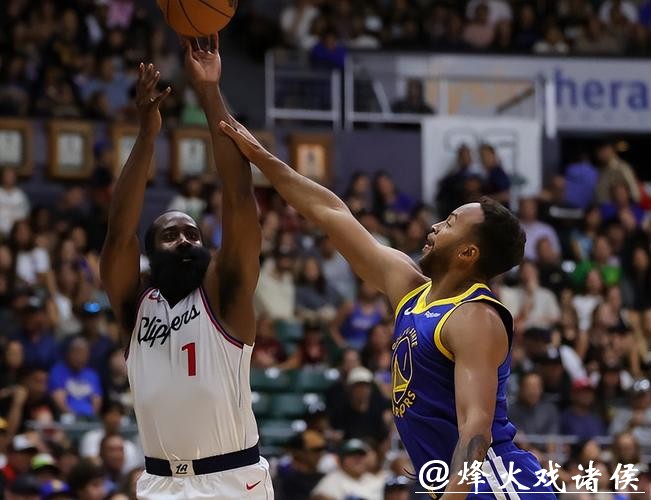 三分压哨绝杀!勇士险胜快船 库里9分哈登13分 三分压哨绝杀!勇士险胜快船 库里9分哈登13分