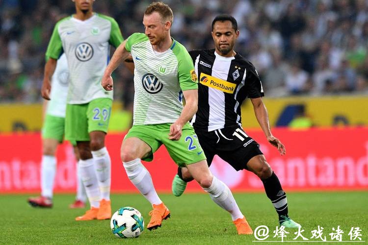 狼堡官方:球员和俱乐部高层主动放弃大部分薪水 狼堡官方:球员和俱乐部高层主动放弃大部分薪水